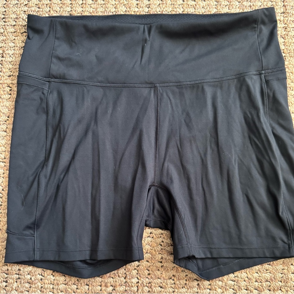 Calia women’s XL 5” biker shorts.